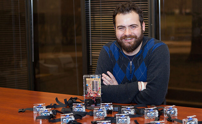 UIC/EVL Victor Mateevitsi Receives 2015 UIC Dean’s Scholar Award