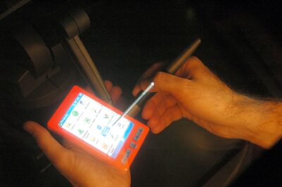 Applying Augmented Reality and Haptics to Evaluate Dynamic Prototypes of Mobile Devices