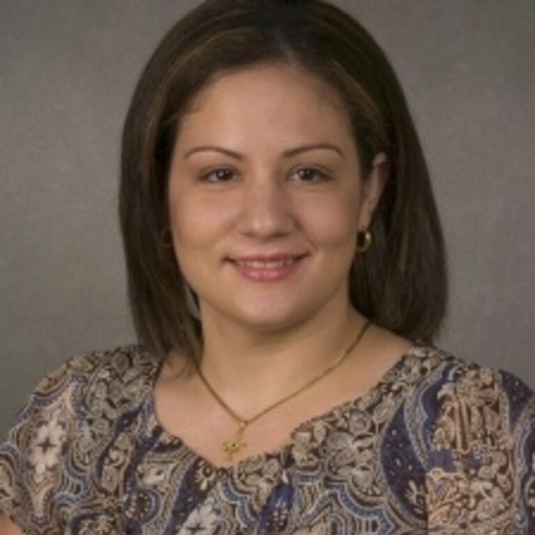 Scalable high-dimensional similarity searches using a query driven dynamic quantization