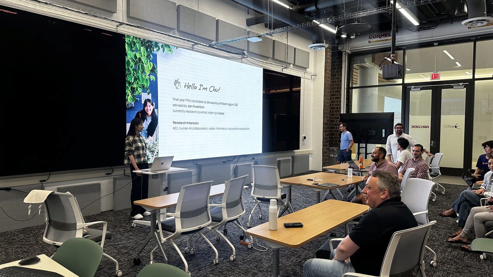 University of Washington PhD Candidate Chu Li Visits EVL