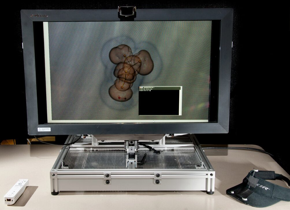 A Simultaneous 2D / 3D Autostereo Workstation