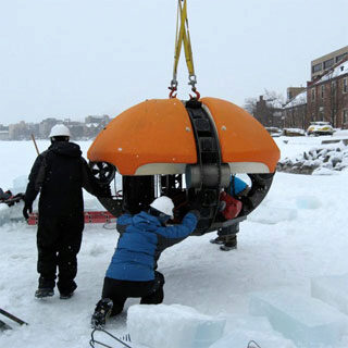 Researchers from NASA and EVL Test Under-Ice Sub ENDURANCE