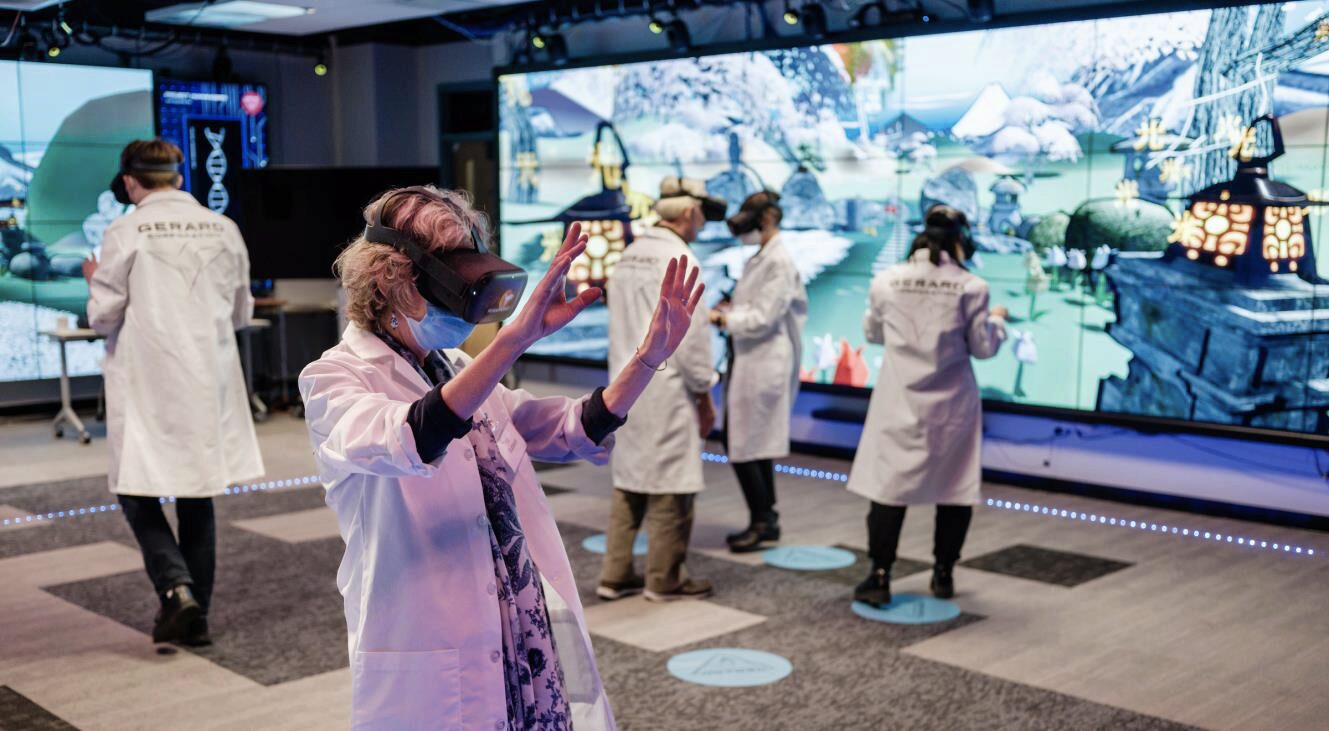 Hummingbird: A Collaborative Live Theater and Virtual Reality Adventure