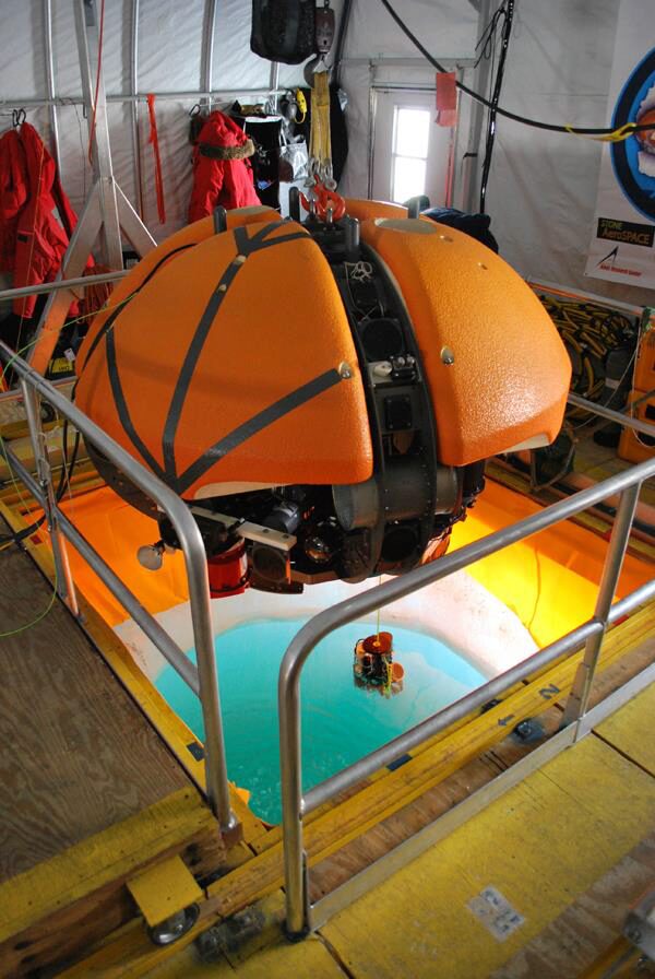 Parallel Processing and Immersive Visualization of Sonar Data (poster)