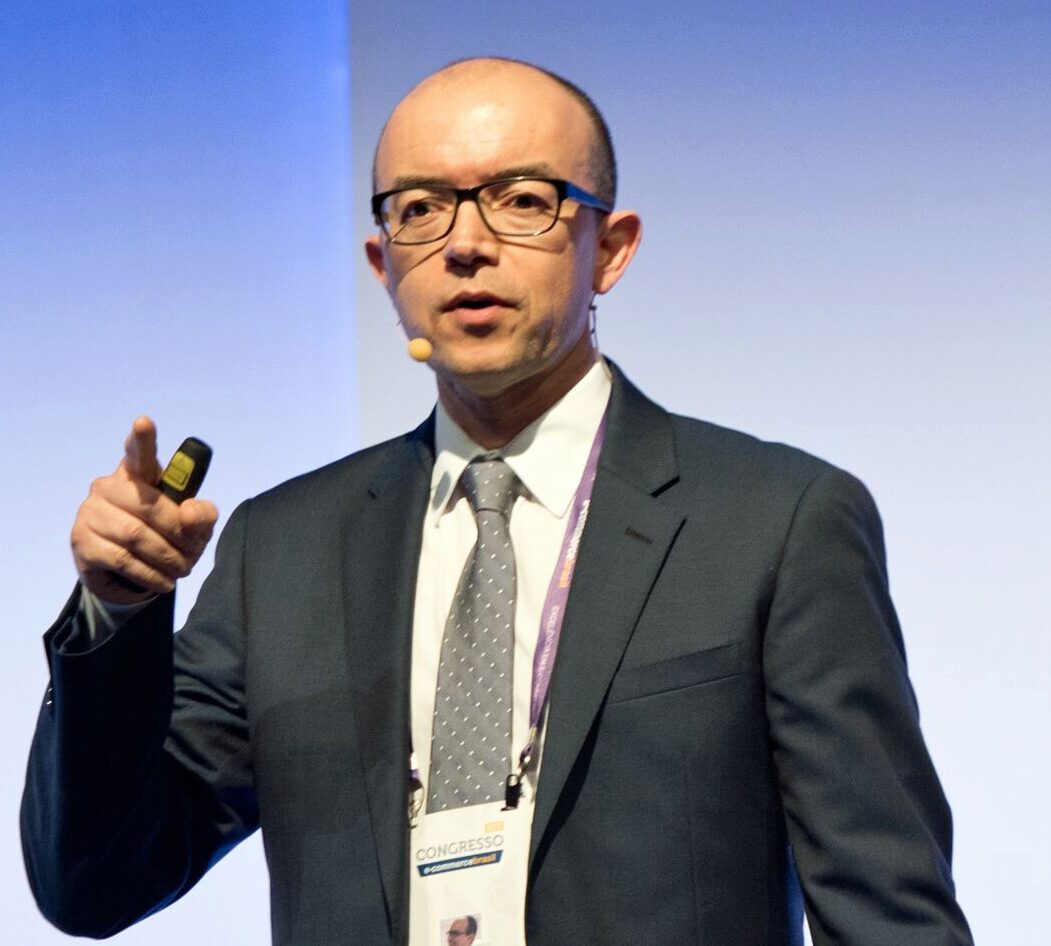 Roberto Cesar Jr. Invited to Present Computer vision and physical models for urban informatics