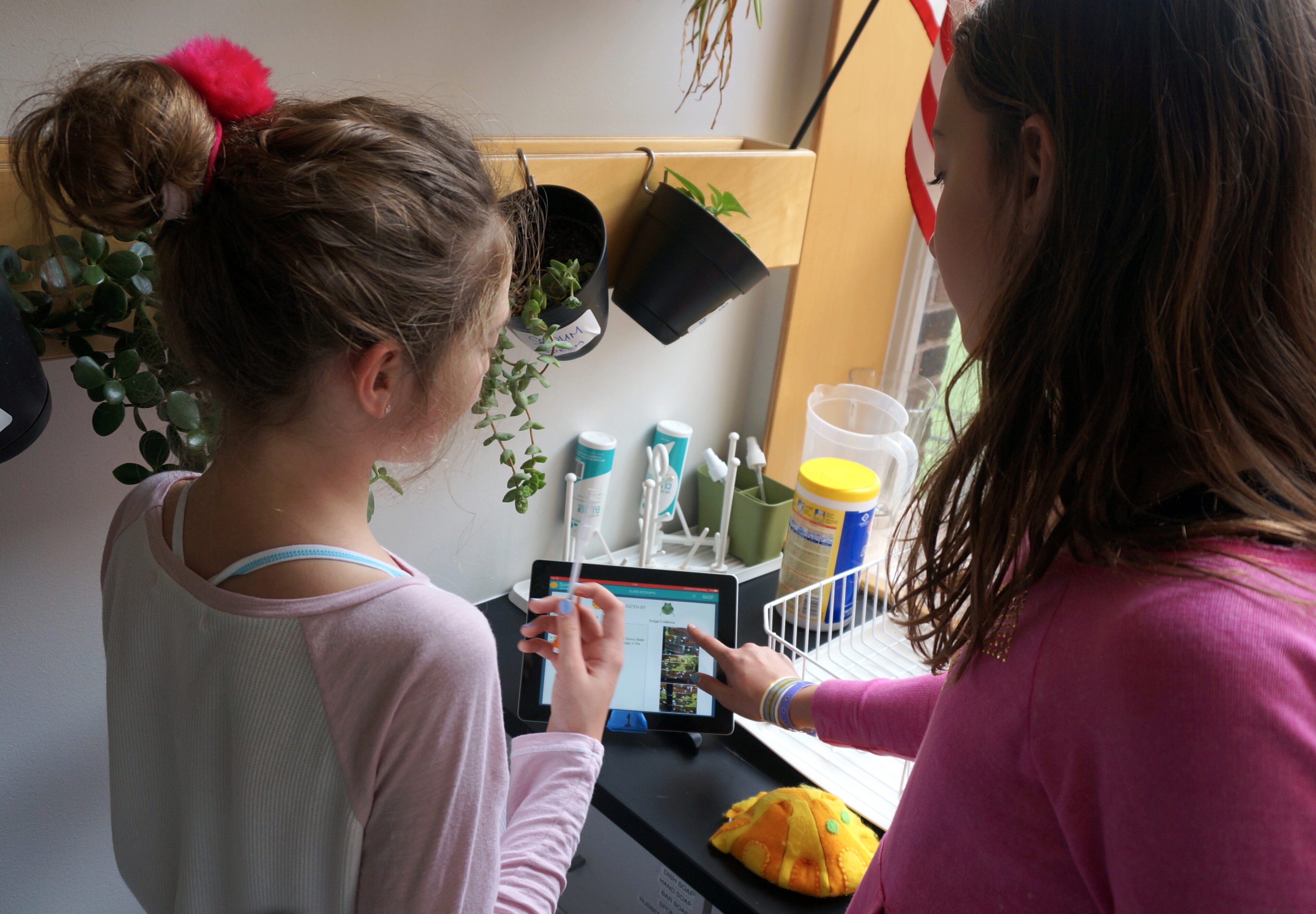 PhD Thesis Defense Announcement: Knowledge Places: Embedding Knowledge in the Space of the Classroom